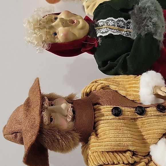 Christmas Holiday Carolers figurines , Lot of 5 , 12 1/2 " height. - Picture 6 of 14